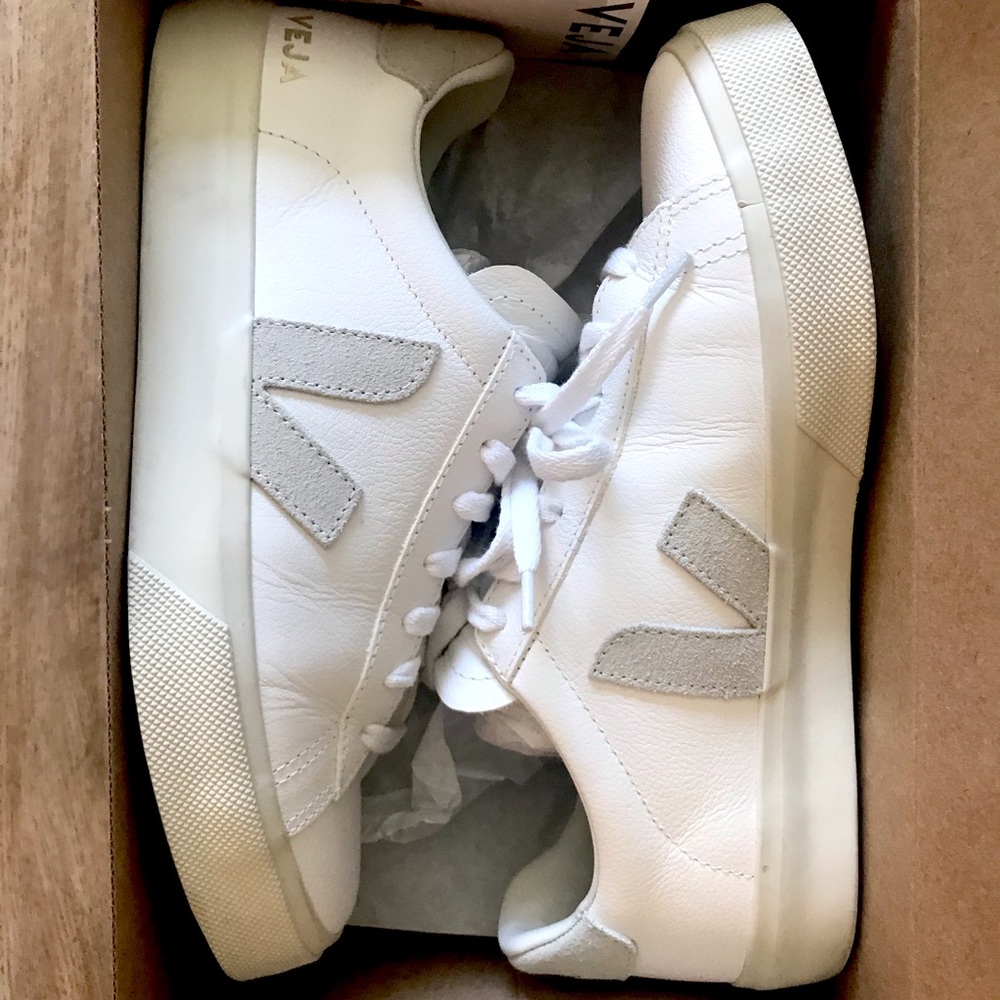 Veja Campo Sneaker - 40EU/9 Women